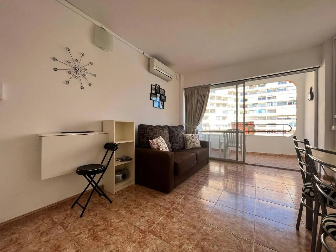 Estudio Con Tres Piscinas Comunitarias Y Pista De Tenis 罗萨斯